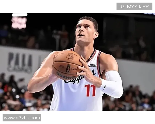 火箭队与快船队第三场激战回顾球员表现与战术分析全景呈现